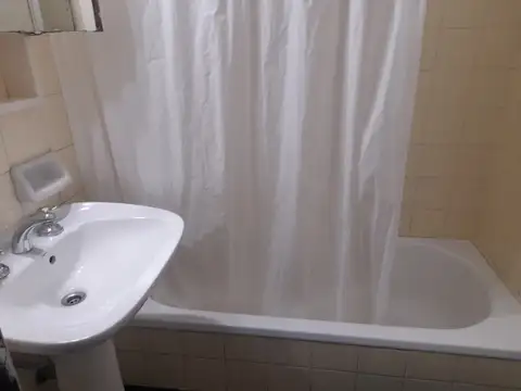 Paraguay 5500, Piso 14