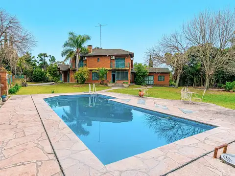 Casa en Venta con 2 cocheras