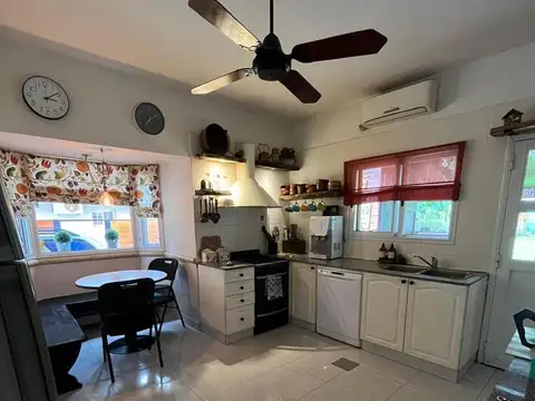 Casa 5 ambientes con 2 baños