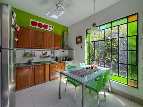 Casa 6 ambientes con 2 baños