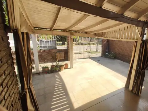 Casa 4 ambientes con 1 baño