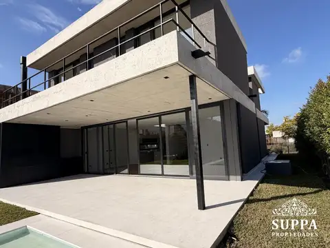 Casa 5 ambientes con 3 baños
