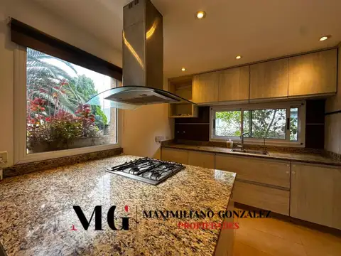 Casa en Alquiler con 1 cochera