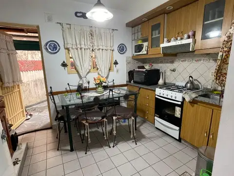 EXCELENTE DUPLEX 2 AMBIENTES CON PATIO, PARRILLA Y ENTRADA DE AUTO