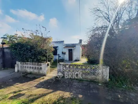 CASA EN ESPECTACULAR LOTE PROPIO DE 360 M2 TOTALES EN LOS STUDS AL 1000