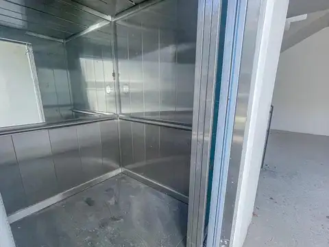 Oficina en Alquiler con 18 cocheras