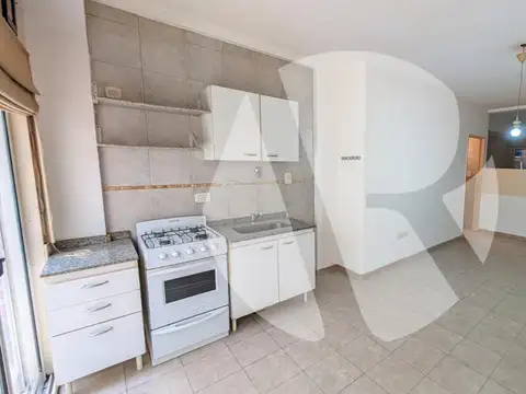 Monoambiente divisible con 2 baños y lavadero. Bajas Expensas