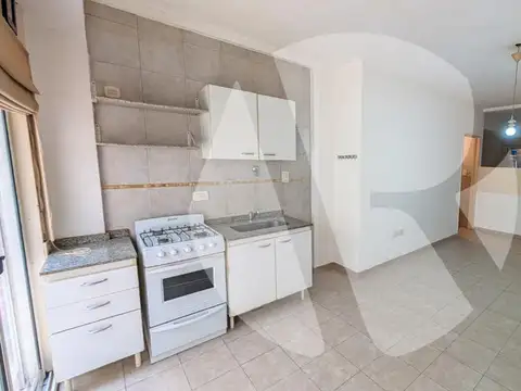 Monoambiente divisible con 2 baños y lavadero. Bajas Expensas
