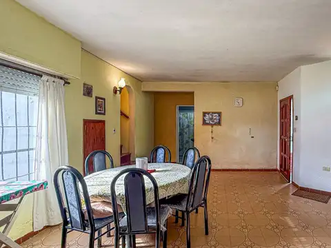 Casa en Alquiler con 1 cochera