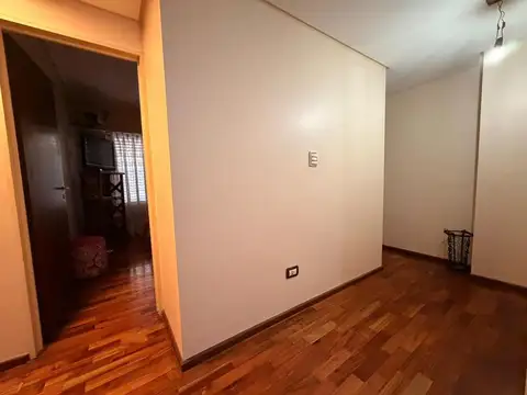 ALQUILER CASA DE 6 AMBIENTES CON DOBLE COCHERA PISCINA FONDO