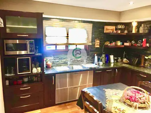 Casa 5 ambientes con 3 baños