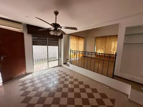 Casa en Alquiler con 1 cochera