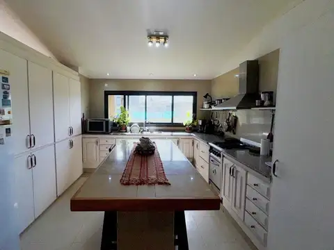CASA EN VENTA EN LA ALAMEDA 5 AMBIENTES PERMUTA
