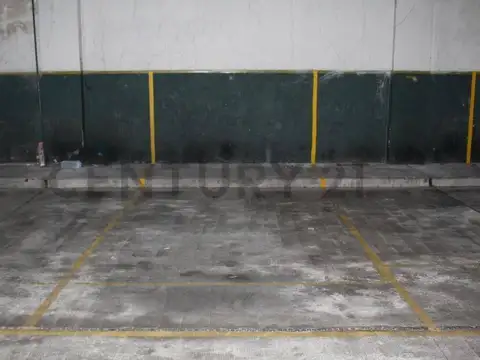 EN VENTA COCHERA CUBIERTA - ALSINA AL 1200 - MONSERRAT