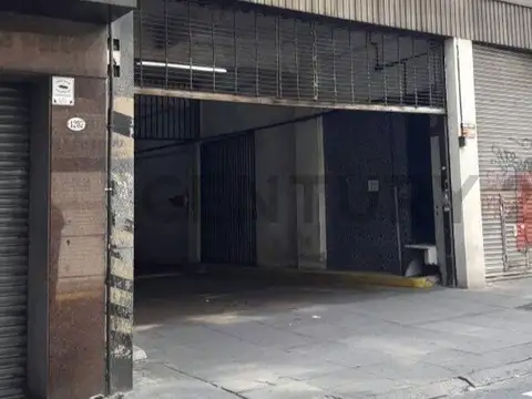 EN VENTA COCHERA CUBIERTA - ALSINA AL 1200 - MONSERRAT