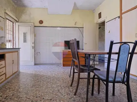 VENTA CASA 4 DORMITORIOS y GRAN TERRENO -COLÓN
