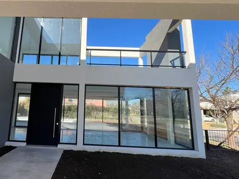 Casa en Venta en Haras Santa Maria - Los Robles, USD 390.000