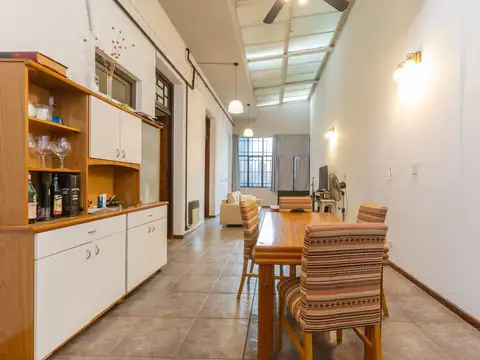 CASA DE PASILLO ÚNICO DE 4 DORMITORIOS EN VENTA EN BARRIO PICHINCHA