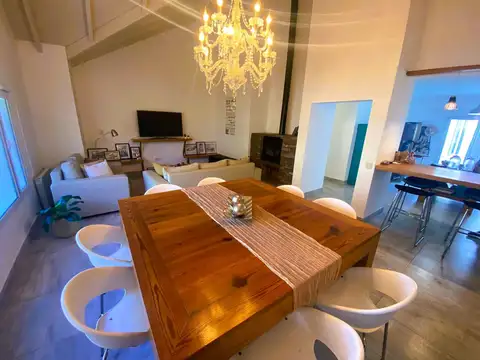 Casa 4 ambientes con 3 baños