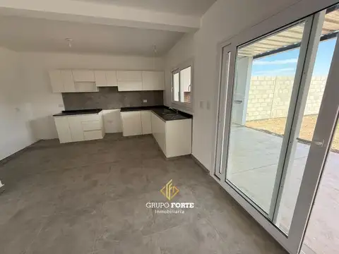Casa en Venta con 3 cocheras