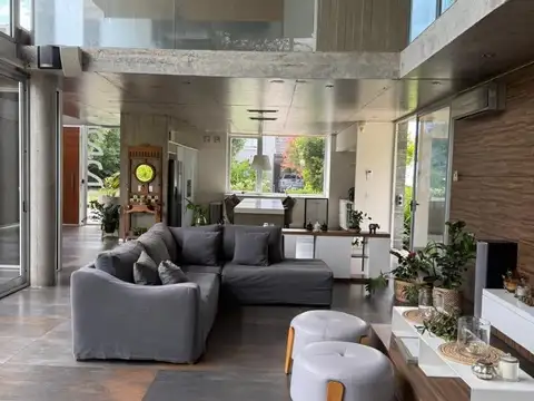 Casa 5 ambientes con 5 baños