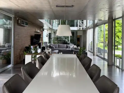 Casa en Venta con 5 cocheras