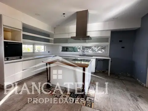 Casa 5 ambientes con 3 baños