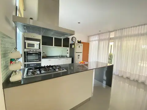 Casa en Venta en Manuel B Gonnet, USD 395.000