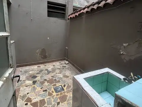 Venta departamento 2 ambientes con patio