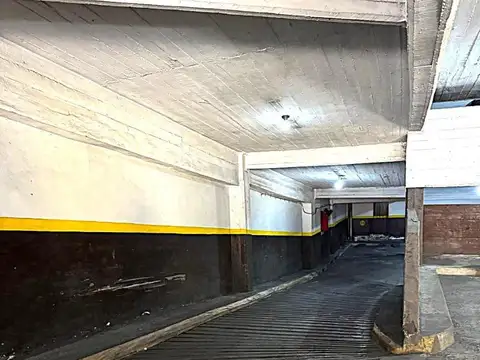 Cochera fija y cubierta. Retiro
