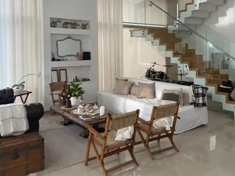 Casa 7 ambientes con 3 baños