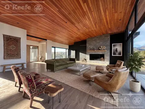 Casa de 7 ambientes con vista al lago en Arelauquen Golf