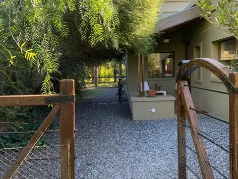 Casa en Alquiler con 4 cocheras