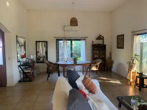 Casa 5 ambientes con 2 baños