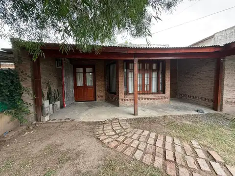 VENTA CASA 4 AMB. VILLA DE MAYO. PARQUE