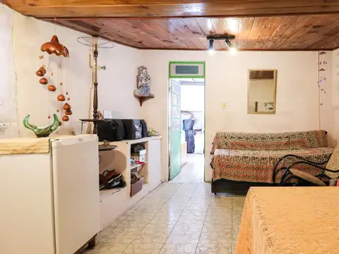 Casa 6 ambientes con 2 baños