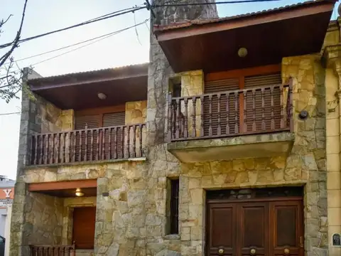 Casa en venta de 4 dormitorios c/ cochera en La Plata