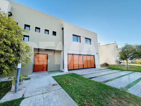 Casa en Venta en Neuquen, USD 399.000