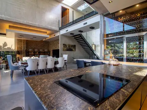 Casa en Venta con 2 cocheras