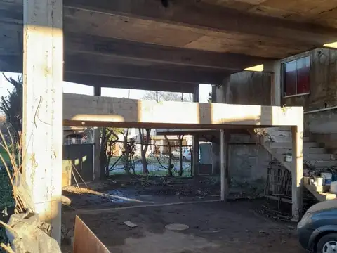 VENTA LOSA hormigon estructural 240 mts, 2 pisos c/ techo, escaleras, LOTE 270 Mts. (ap super chino)