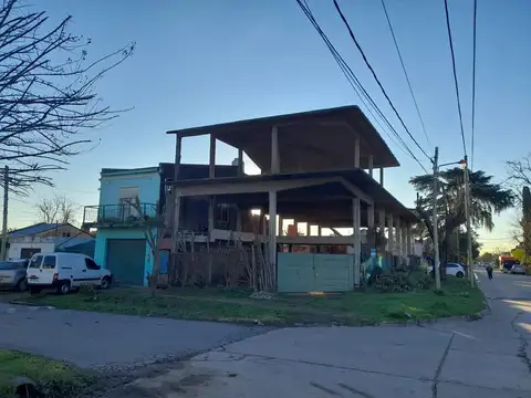 VENTA LOSA hormigon estructural 240 mts, 2 pisos c/ techo, escaleras, LOTE 270 Mts. (ap super chino)