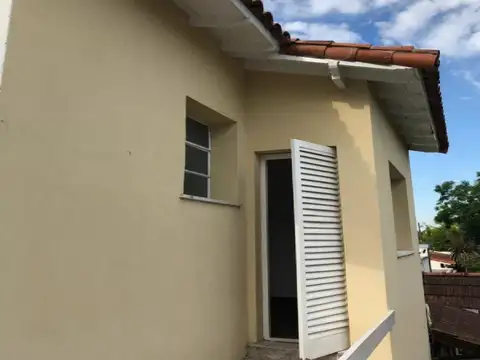 Casa en Alquiler con 2 cocheras