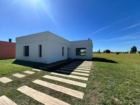 CASA EN VENTA LOBOS 2 DORMITORIOS LA FEDERALA
