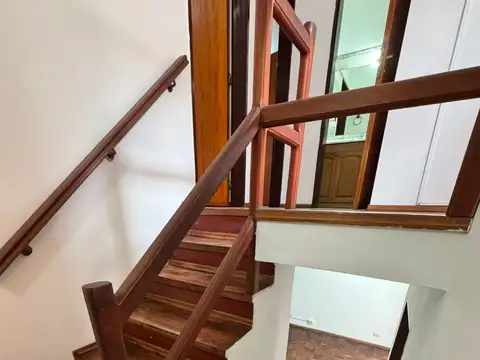Casa 6 ambientes con 2 baños