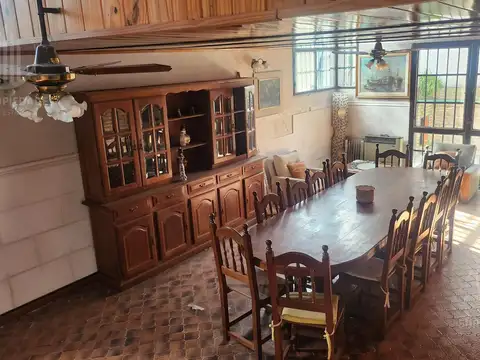 Casaquinta  Ciudad Evita con parque, quincho y  pileta