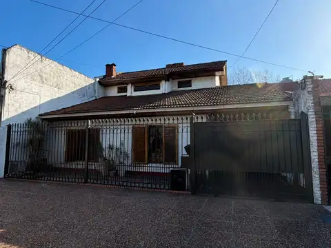Chalet 4 ambientes en Castelar Norte