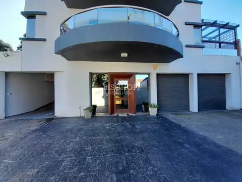 DEPARTAMENTO DE 2 AMBIENTES CON VISTA AL MAR Y COCHERA.