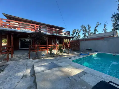 VENTA CASA 7 AMB CON PILETA EN EZEIZA