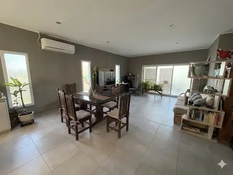 Casa 4 ambientes con 3 baños