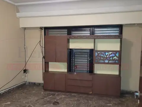 Casa 6 ambientes con 2 baños